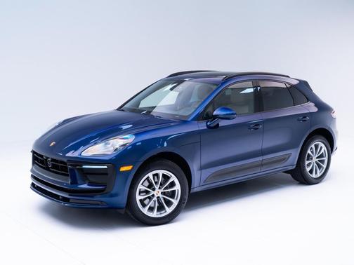 Gentian Blue Metallic 2026 Porsche Macan Macan