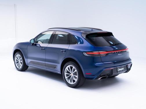 Gentian Blue Metallic 2026 Porsche Macan Macan