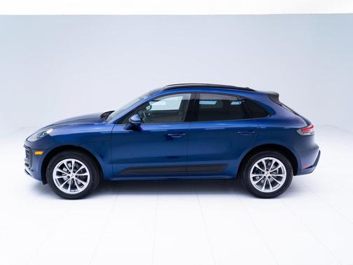Gentian Blue Metallic 2026 Porsche Macan Macan