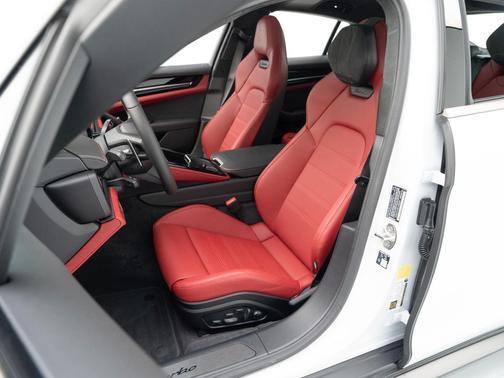 2026 Porsche Panamera Turbo