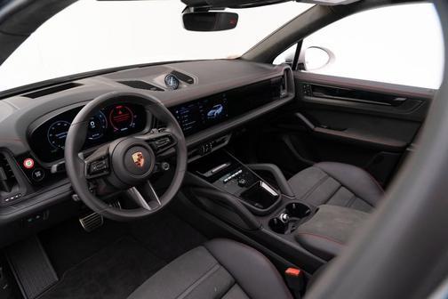 2025 Porsche Cayenne GTS