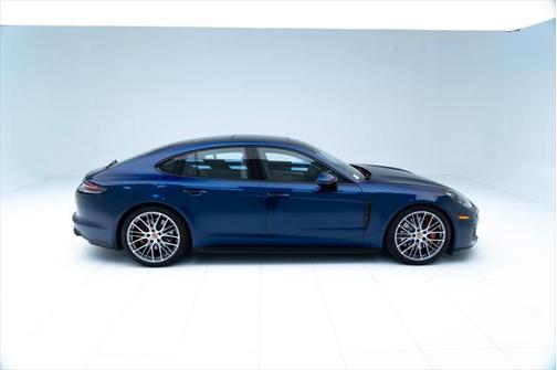 2023 Porsche Panamera GTS