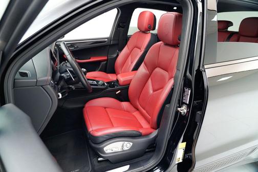2022 Porsche Macan S