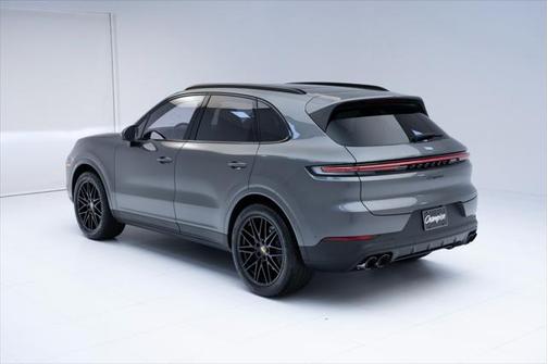 2024 Porsche Cayenne Base (Tiptronic)