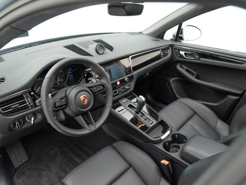 Dolomite Silver Metallic 2026 Porsche Macan Macan