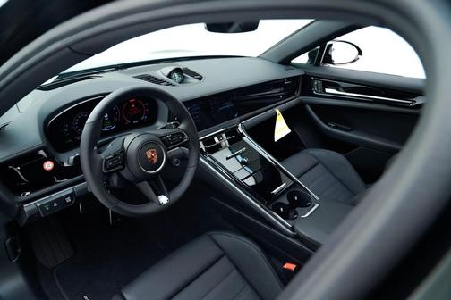 2026 Porsche Panamera 4