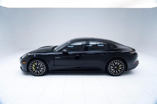 2026 Porsche Panamera 4