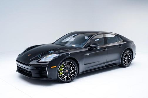 2026 Porsche Panamera 4