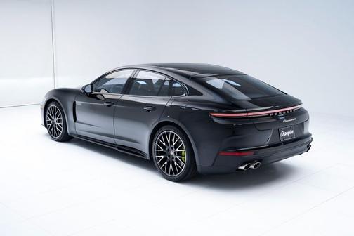 2026 Porsche Panamera 4