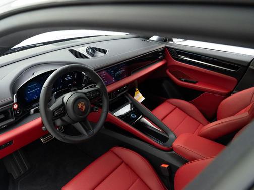 2026 Porsche Macan 4S