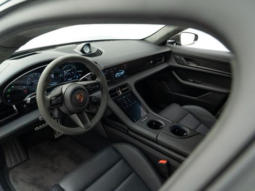 2025 Porsche Taycan Turbo GT