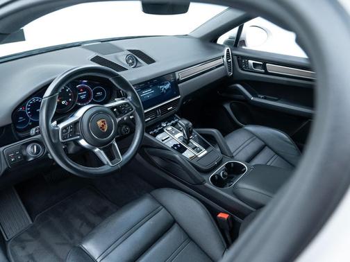 2022 Porsche Cayenne Platinum Edition