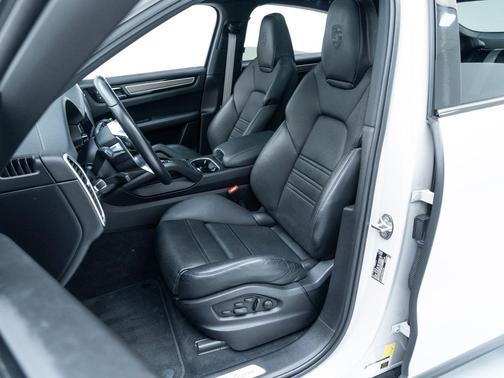 2022 Porsche Cayenne Platinum Edition