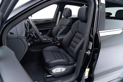 2025 Porsche Macan T