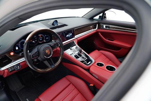 2023 Porsche Panamera 4 Platinum Edition