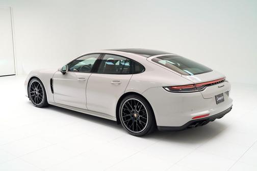 2023 Porsche Panamera 4 Platinum Edition