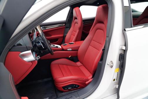 2023 Porsche Panamera 4 Platinum Edition
