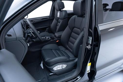 2025 Porsche Macan T