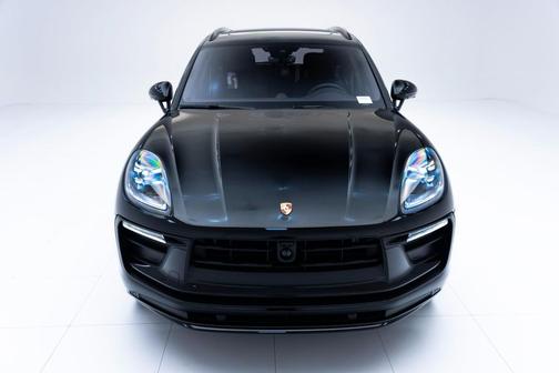 2025 Porsche Macan T
