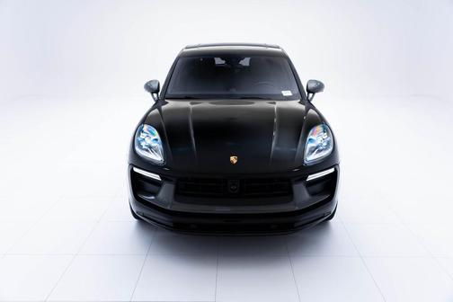 2025 Porsche Macan T