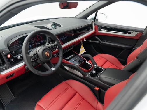 Carrara White Metallic 2026 Porsche Cayenne Cayenne