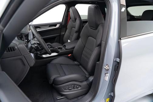 2025 Porsche Cayenne S