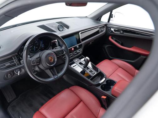 2023 Porsche Macan 