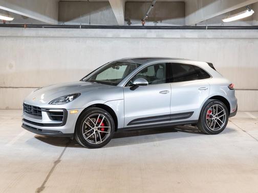 Dolomite Silver Metallic 2023 Porsche Macan Macan