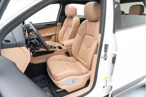 2022 Porsche Macan Base