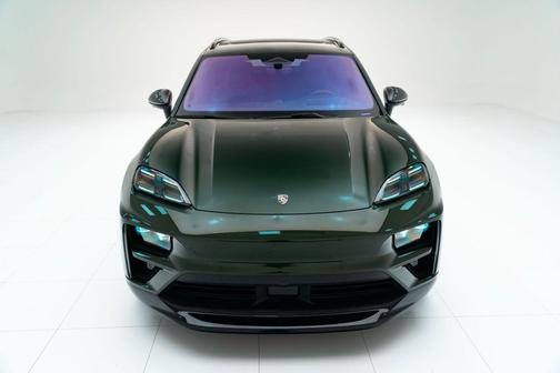 2025 Porsche Macan Turbo