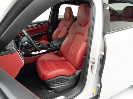 Chalk 2022 Porsche Cayenne Turbo GT