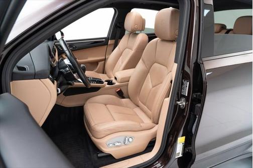 2021 Porsche Macan Base