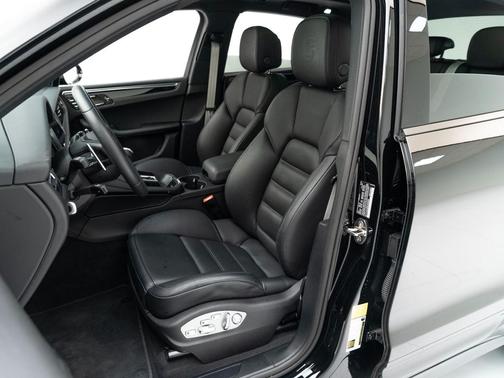 2025 Porsche Macan T