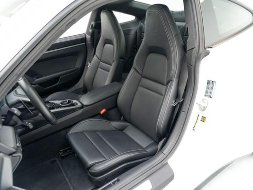 2025 Porsche 911 Carrera