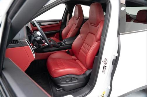 2023 Porsche Cayenne Platinum Edition