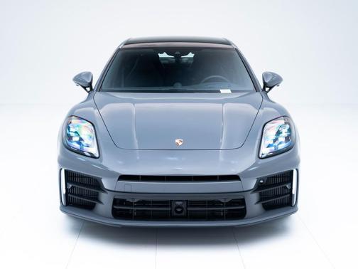 2026 Porsche Panamera 4