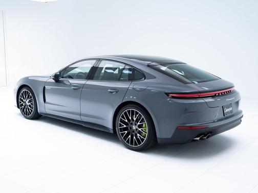 2026 Porsche Panamera 4