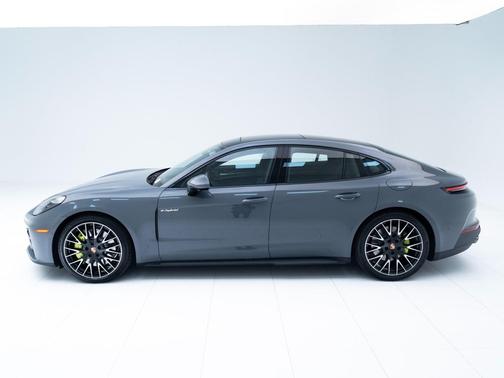2026 Porsche Panamera 4