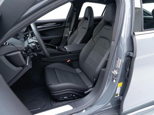 2026 Porsche Panamera 4