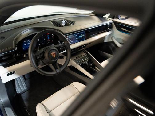 Gentian Blue Metallic 2026 Porsche Macan Macan Electric