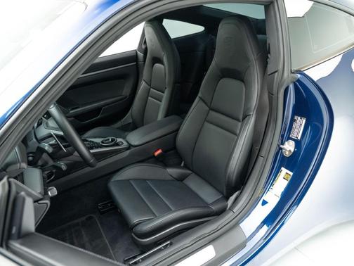 2022 Porsche 911 Carrera