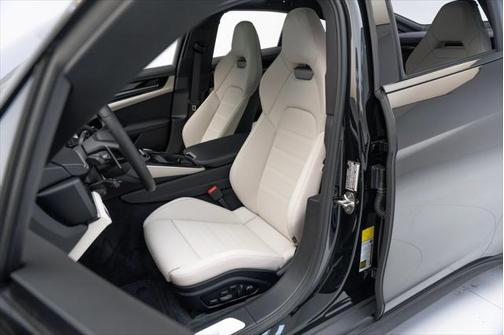 2024 Porsche Panamera 4