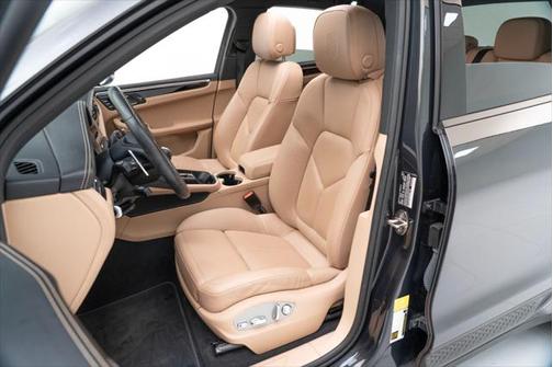 2022 Porsche Macan Base