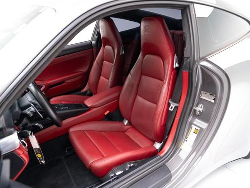 2019 Porsche 911 Carrera