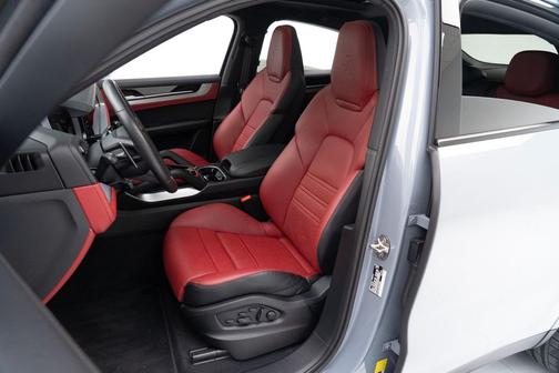 2025 Porsche Cayenne 