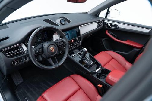 2025 Porsche Macan T