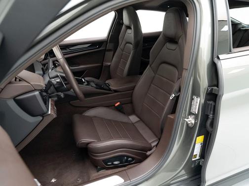 2025 Porsche Panamera 4