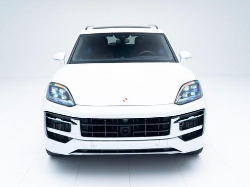 2025 Porsche Cayenne GTS