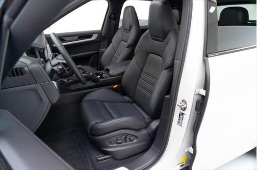 2025 Porsche Cayenne E-Hybrid S