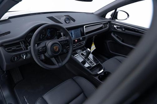 2025 Porsche Macan T